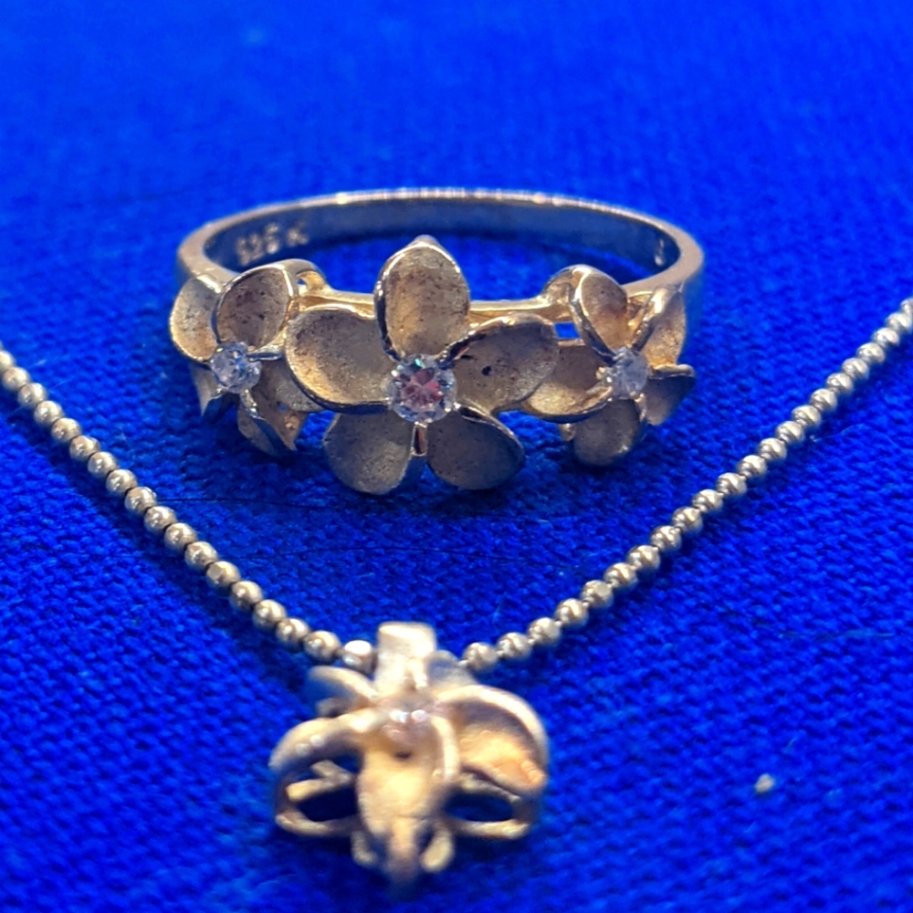 Hawaiian flowers silver ring and necklace